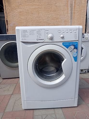 Стиральная машина Indesit с фронтальной загрузкой. Состояние идеальное