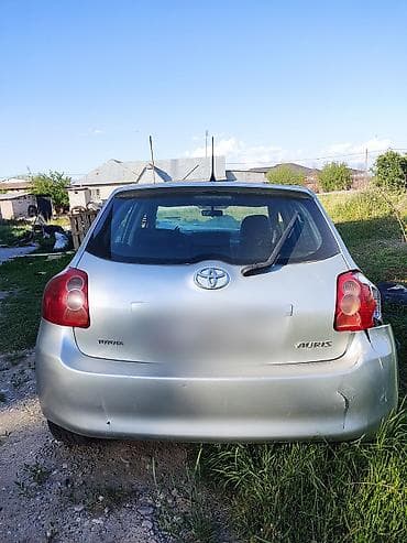 toyota corolla cross: Самовывоз Toyota Auris хэтчбек, серебристый, 5 дверей. Версия для — 2