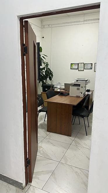 помошения: Аренда офисов, 190 м², С отдельным входом — 3