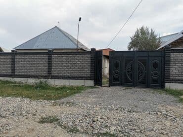 кара жыгач продаю дом: Продается одноэтажный дом. Внутри дома имеются комнаты с окнами — 7