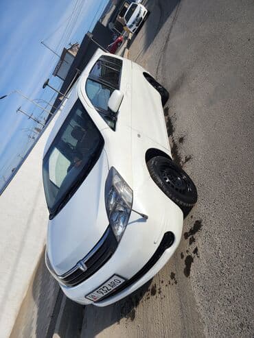 цены на машины в киргизии: Toyota Isis: 2004 г., 1.8 л, Автомат, Бензиновая, Минивэн — 3