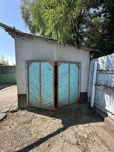 Дома: 📍 В Беловодске продаётся дом на участке 8 соток. 🏡Площадь дома — 3