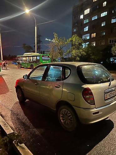 Toyota Duet: 2000 г., 1 л, Автомат, Бензин, Хэтчбэк — 3