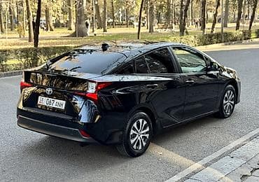 Toyota Prius: 2021 г., 1.8 л, Вариатор, Гибрид, Лифтбек — 3