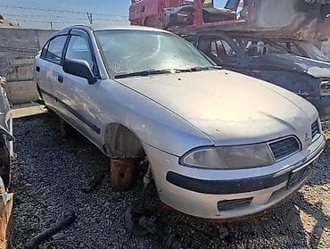 дверные карты е39: Mitsubishi Carisma (седан), серебристый цвет, дорестайлинг. Автомобиль — 4