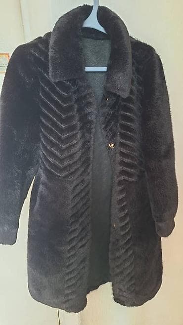 Шуба из тёмного меха с оригинальной фактурной отделкой. - Цвет