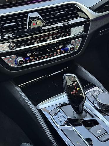 битая машина: BMW 5 series: 2019 г., 2 л, Автомат, Бензин, Седан — 10
