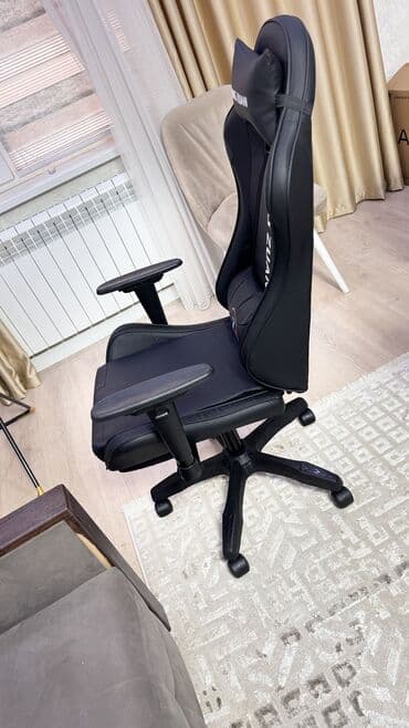 1 комната с мебелью полностью: Игровое кресло, Новый, С колесиками, цвет - Черный, Экокожа — 4