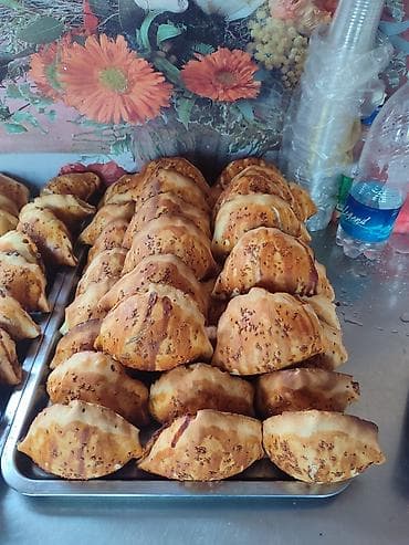 продаю булочки: Пирожки печёные с кунжутом - Свежая выпечка треугольной формы с — 2