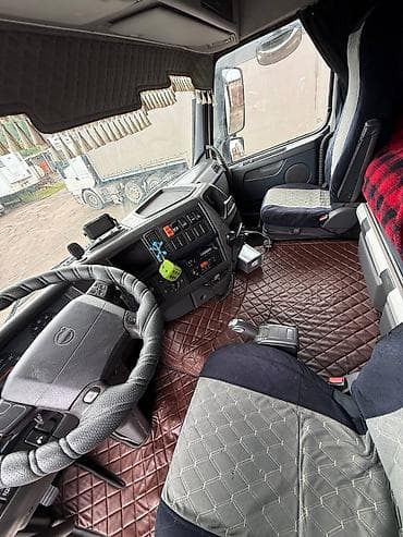 карнивал 2023: Тягач, Volvo, 2009 г., Тентованный — 8