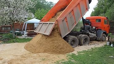 Песок с доставкой самосвалом - Карьерный песок, подходит для at lalafo.kg Песок с доставкой самосвалом - Карьерный песок, подходит для