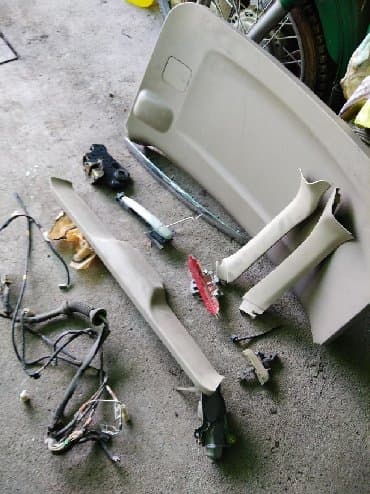 декоративные панели: Toyota Raum с 2003 обшивка и внутренности крышки багажника и наружная — 1