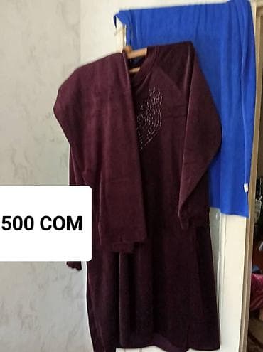каракол куртка: Одежда по 500 сом каждая позиция: 1) Женская ветровка с капюшоном — 7