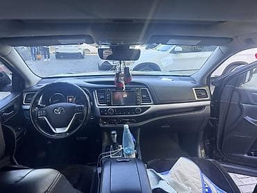 v6: Toyota Highlander: 2019 г., 3.5 л, Бензин, Внедорожник — 4