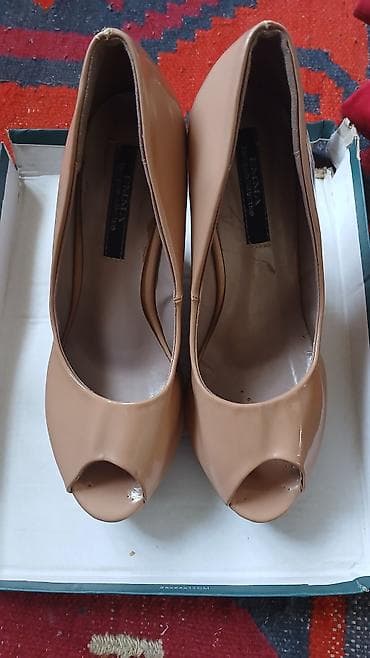 Платья: Отдам даром. Куртки, размеры- 44, 46, обувь, 37, 38. Детские вещи — 9