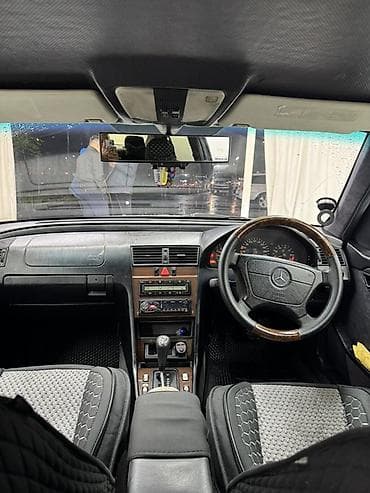 срочно продаю горит: Mercedes-Benz C-Class: 1996 г., 2 л, Автомат, Бензин, Седан — 3