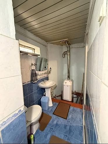ошский рынак: 🏡 Продаётся просторный дом 📍 Район Ош базар Срочная продажа! • 🛏 — 8