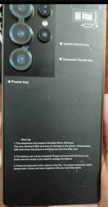 корейские телефоны: Смартфон с большим экраном и многокамерной системой. На передней — 2