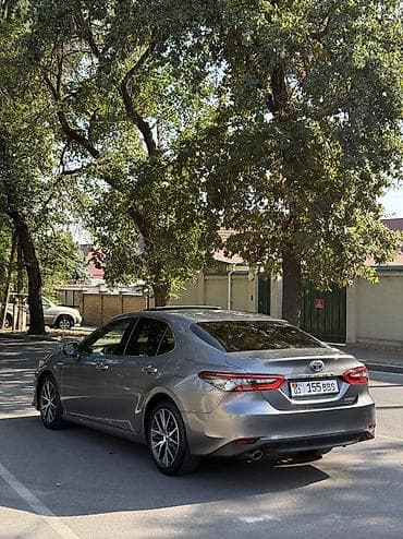 892 2: Toyota Camry: 2023 г., 2.5 л, Вариатор, Гибрид, Седан — 6