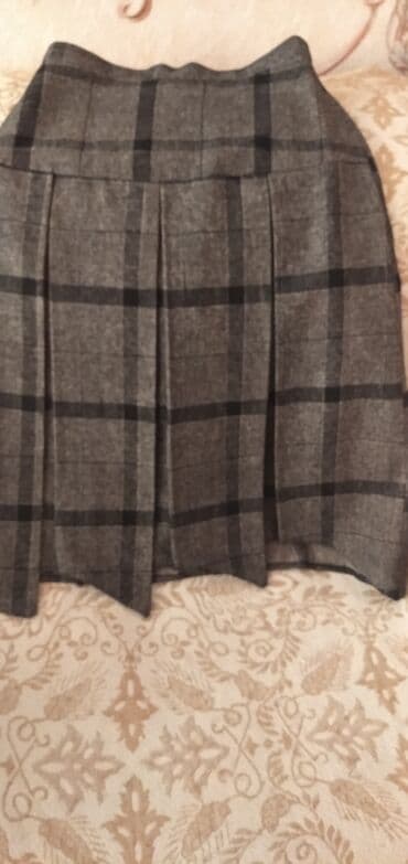 Юбка в отличном состоянии,тонкий драп44 р-р, низ смотрится очень at lalafo.kg Юбка в отличном состоянии,тонкий драп44 р-р, низ смотрится очень