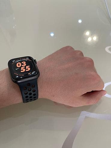 Apple Watch Series 5 - 44mm Состояние - хорошее. Есть небольшие