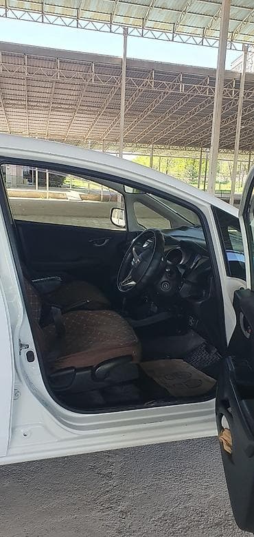 honda s2000: Honda Fit: 2013 г., 1.3 л, Вариатор, Гибрид, Хэтчбэк — 5