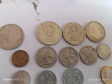 клавишные инструменты: Набор разножанровых монет и банкнот из разных стран Состав по фото: - — 3