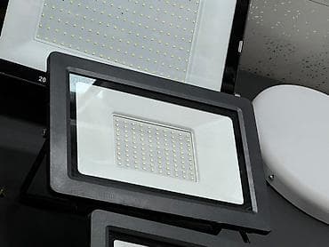 Светодиодный прожектор - Корпус: прочный алюминиевый сплав с черным