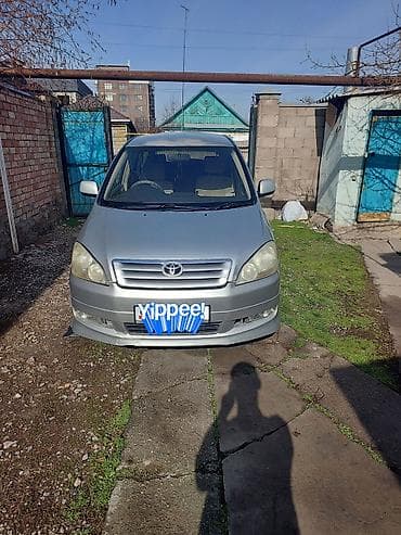 Toyota Ipsum: 2003 г., 2.4 л, Автомат, Бензин, Минивэн