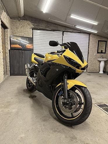 с подогревом: Спортивный мотоцикл Yamaha R6 в редкой жёлто‑чёрной расцветке — 6