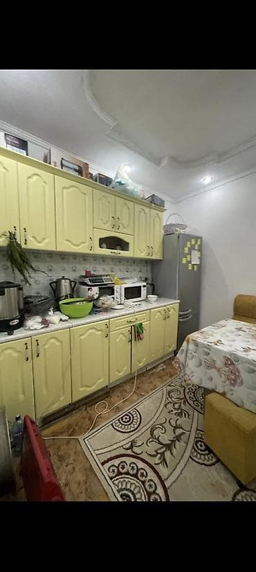 бишкек восток 5: 64 м², 3 бөлмө, Унаа токтотуучу жай, Забор, тосулган — 7