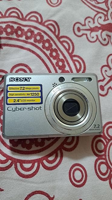 Фото жана видеокамералар: Цифровой фотоаппарат Sony Cyber-shot (серебристый) - Матрица: 7.2 Мп — 3