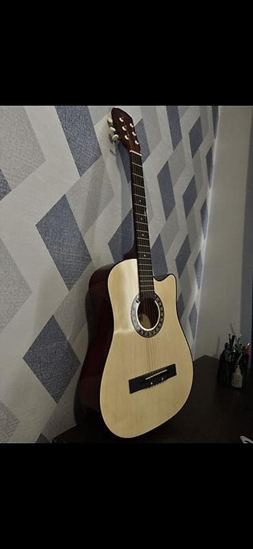 ямаха акустика: Акустическая гитара формата Dreadnought с вырезом (cutaway) — 1