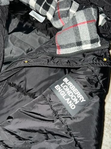 Прокат одежды: Зимняя куртка Burrbary
Размер- S 
Цвет - черный 
Уни 
Цена 4500 сом — 3