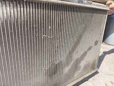 Радиатор охлаждения двигателя (алюминиевый сердечник с пластиковыми