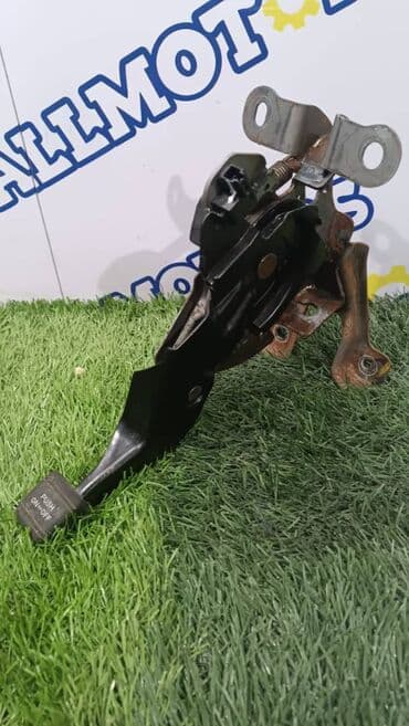 система форсунок: Infiniti FX37, педаль стояночного тормоза — 1