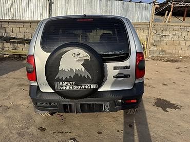 сапат бетон: Chevrolet Niva: 2011 г., 1.7 л, Кол менен иштөөчү, Бензин, Кроссовер — 9