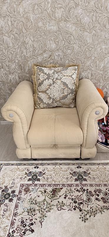 Прямые диваны: Прямой диван, Б/у — 3