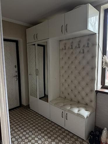 Детская мебель: Прихожая модульная в светлых тонах. 
Б/У 
Есть дефект — 1