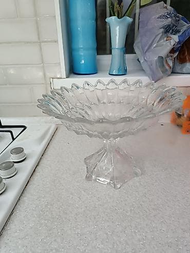 ваза для конфет: Стеклянная ваза-конфетница/фруктовница на ножке. - Материал — 3