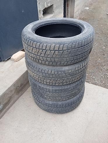 Комплект из 4 автомобильных шин зимнего типа. Характеристики: -