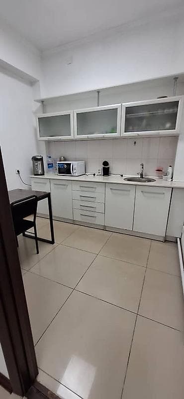 Кыймылсыз мүлк: Кеңселерди ижаралоо, 150 м², Турак комплексинде, Өзүнчө ашканасы менен, Өзүнчө кире бериши менен, Өзүнчө санитардык түйүнү менен — 8