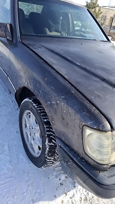 Mercedes-Benz W124: 1993 г., Седан — 4