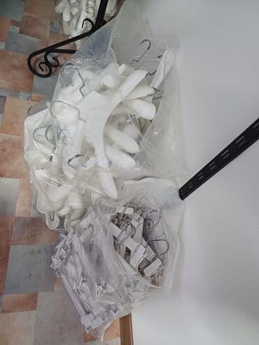 оборудование для магазина: Навесная система для магазина одежды: вертикальные перфорированные — 2