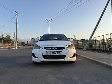 Hyundai Solaris: 2013 г., 1.6 л, Механика, Бензин, Седан