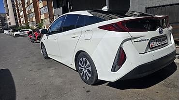 Продажа авто: Toyota Prius: 2019 г., 1.8 л, Гибрид, Хэтчбэк — 3