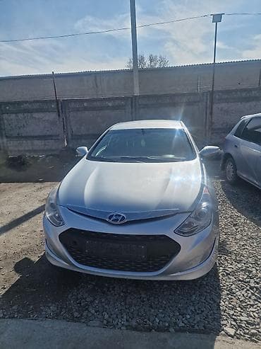 shevrolet volt: Hyundai i40: 2014 г., Гибрид, Седан — 3