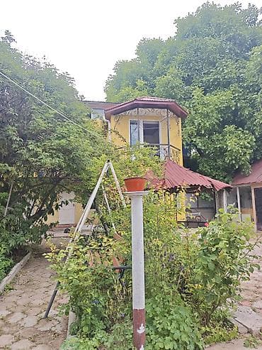 сараи кашары: Гостевой дом с ухоженным садомг Чолпон ата рядом Госрезиденции,на — 2