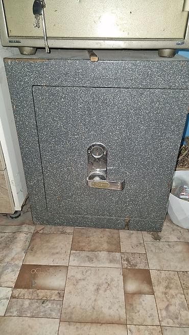 Стулья, табуретки: СЕЙФЫ. !!! Огнестойкий взломостойкий, цена: договорная. У нас — 4