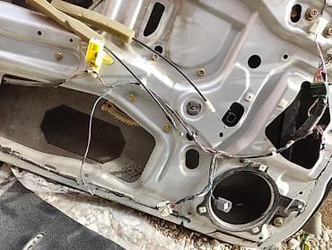 ssang young: Передняя левая Subaru, Б/у — 4